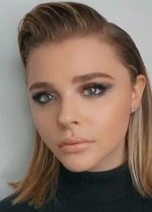 Chloe Grace Moretz / ChloeGMoretz nude photo #0580