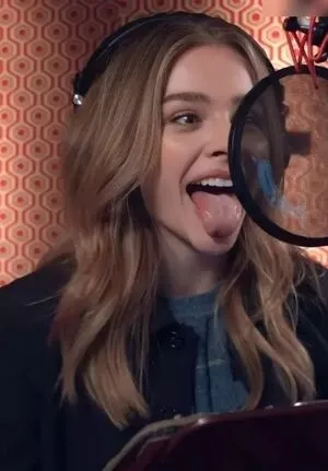 Chloe Grace Moretz / ChloeGMoretz nude photo #0582