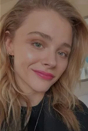 Chloe Grace Moretz / ChloeGMoretz nude photo #0584