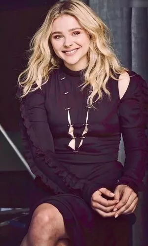 Chloe Grace Moretz / ChloeGMoretz nude photo #0587