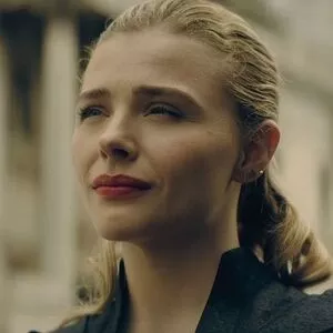 Chloe Grace Moretz / ChloeGMoretz nude photo #0591