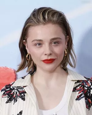 Chloe Grace Moretz / ChloeGMoretz nude photo #0597