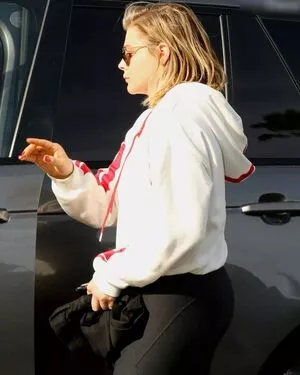 Chloe Grace Moretz / ChloeGMoretz nude photo #0599