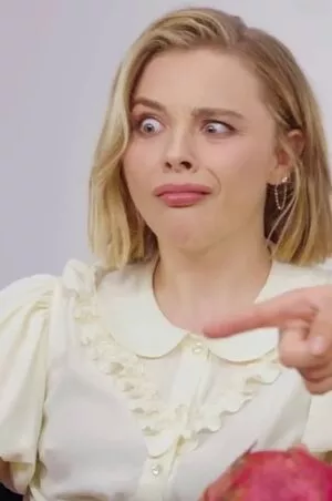 Chloe Grace Moretz / ChloeGMoretz nude photo #0601