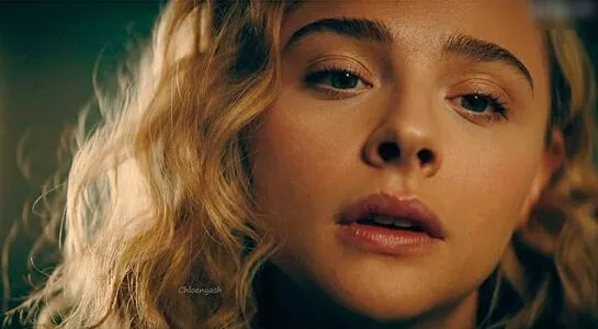 Chloe Grace Moretz / ChloeGMoretz nude photo #0607