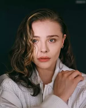 Chloe Grace Moretz / ChloeGMoretz nude photo #0610