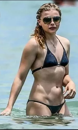 Chloe Grace Moretz / ChloeGMoretz nude photo #0612