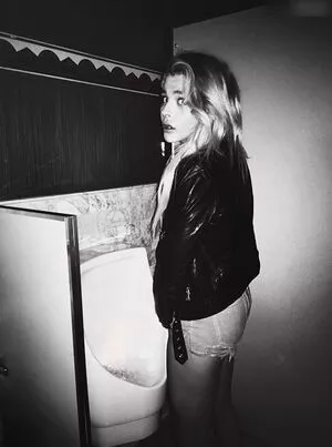 Chloe Grace Moretz / ChloeGMoretz nude photo #0628