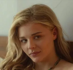 Chloe Grace Moretz / ChloeGMoretz nude photo #0838