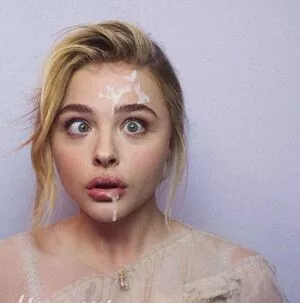 Chloe Grace Moretz / ChloeGMoretz nude photo #0888