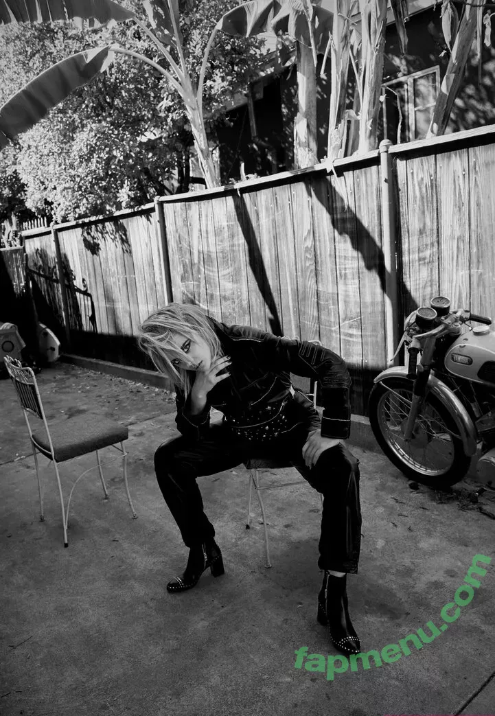 Chloe Grace Moretz nude photo #0194 (ChloeGMoretz)