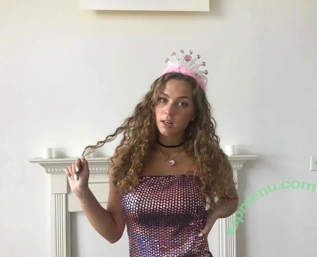 Chloe Lang nude photo #0008 (chloe5lang / ilovebeefjerky)