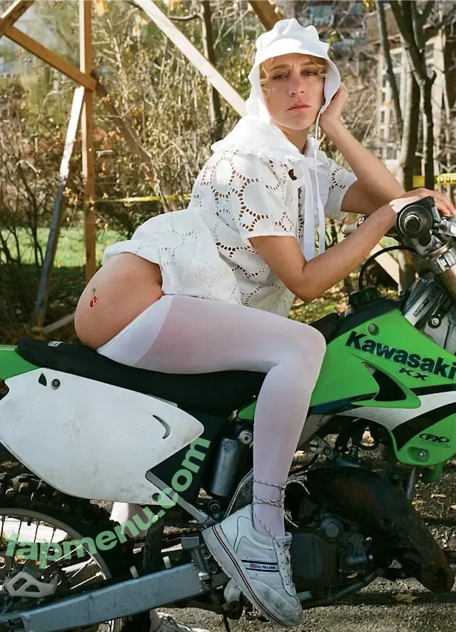 Chloe Sevigny nude photo #0265 (chloessevigny / officialchloes)