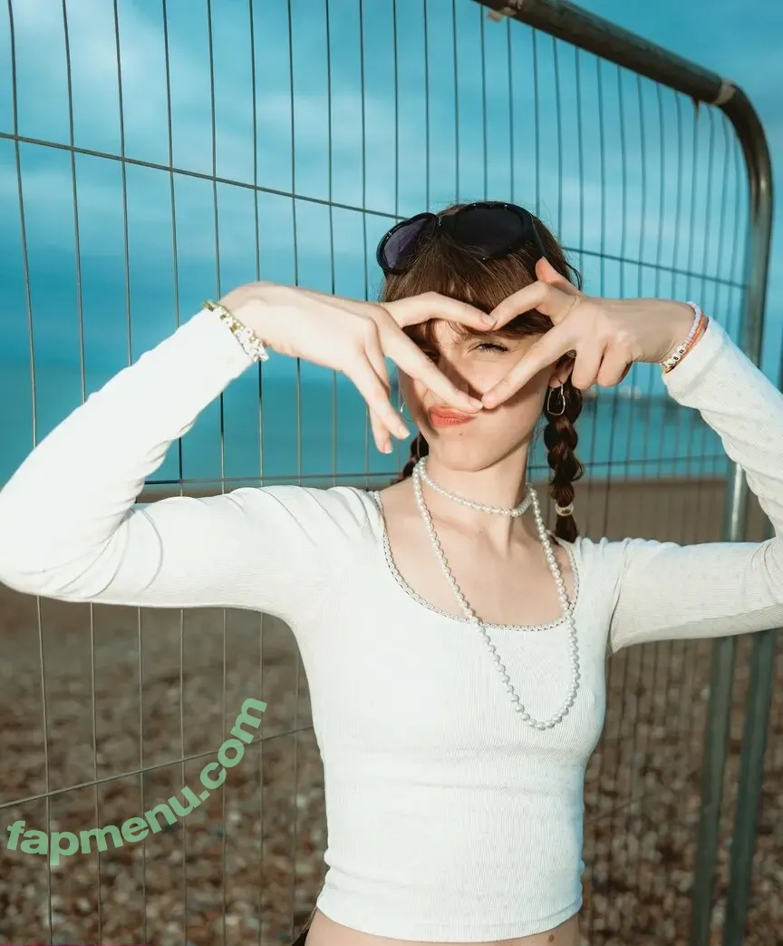 Chloe Slater nude photo #0047 (Indie Musician / chloeslater333)