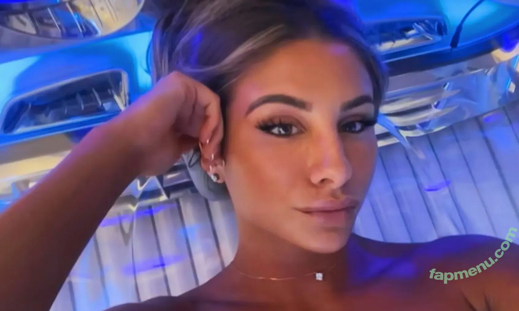 Chloe Streatfield nude photo #0101 (ChloeCrystal1 / chloestreatfield)