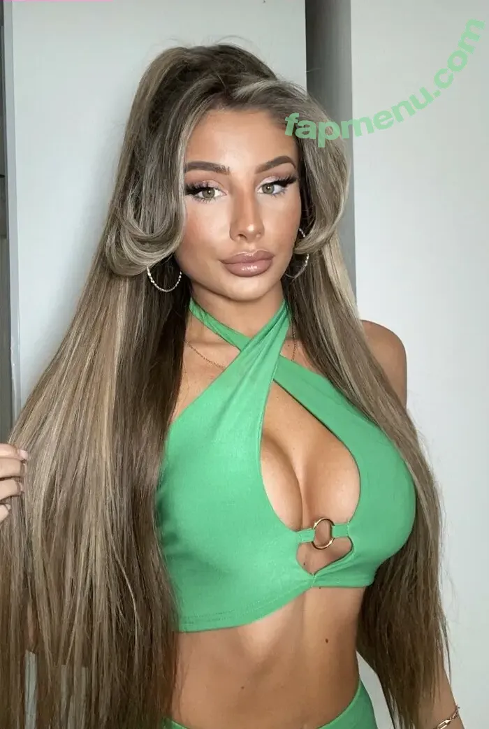 Chloe Streatfield nude photo #0116 (ChloeCrystal1 / chloestreatfield)