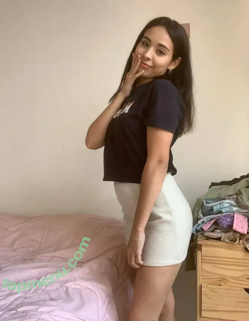 chloe.yung nude photo #0021 (itschloeyoung)