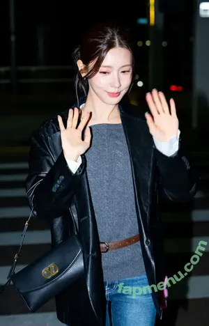 Cho Mi-yeon / noodle.zip nude photo #0120