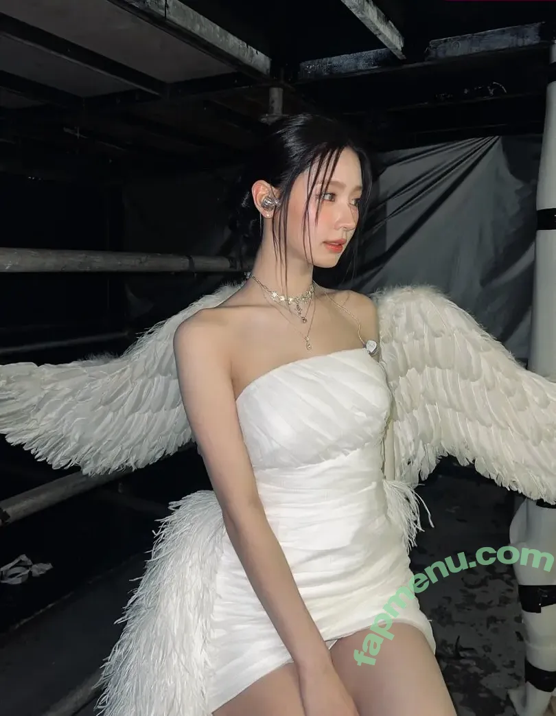 Cho Mi-yeon nude photo #0004 (noodle.zip)