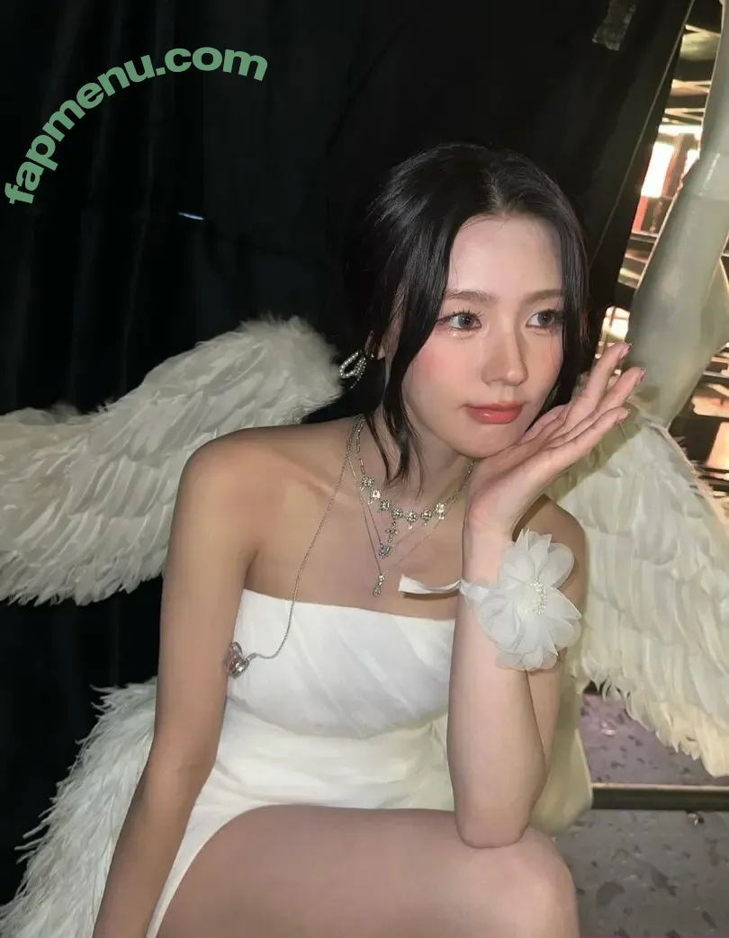 Cho Mi-yeon nude photo #0005 (noodle.zip)