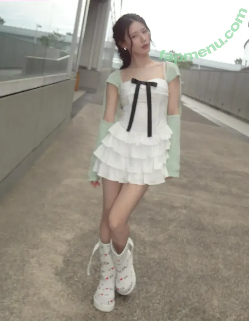 Cho Mi-yeon nude photo #0008 (noodle.zip)