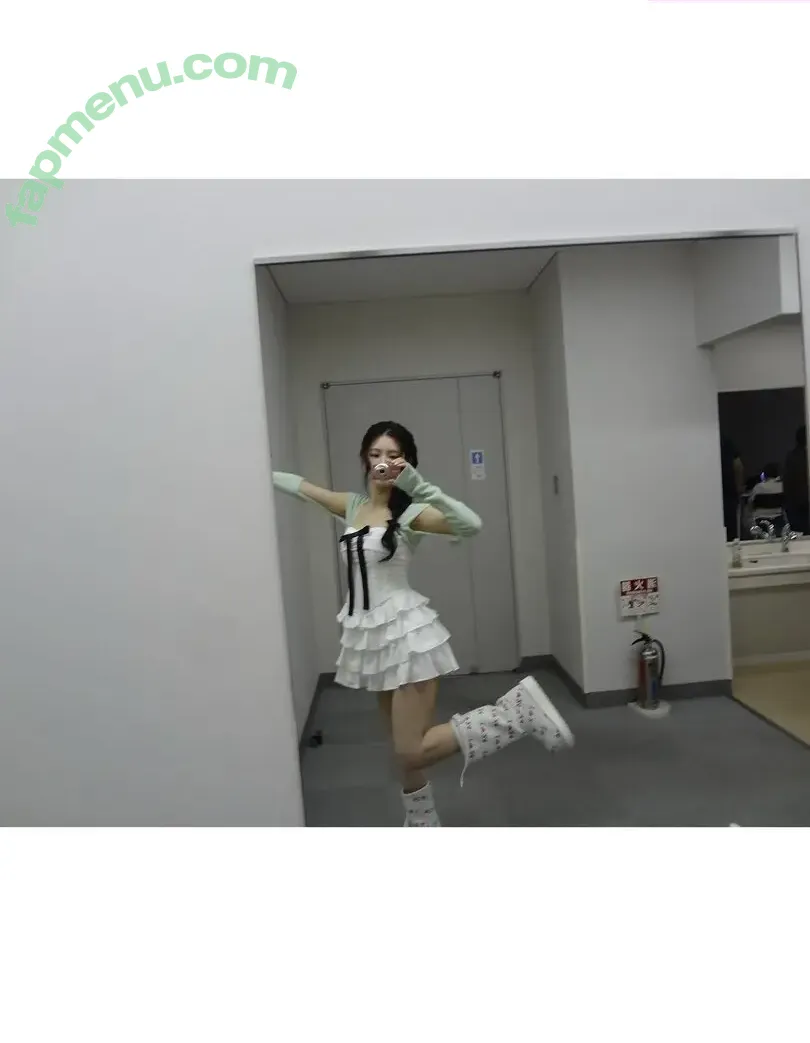Cho Mi-yeon nude photo #0009 (noodle.zip)