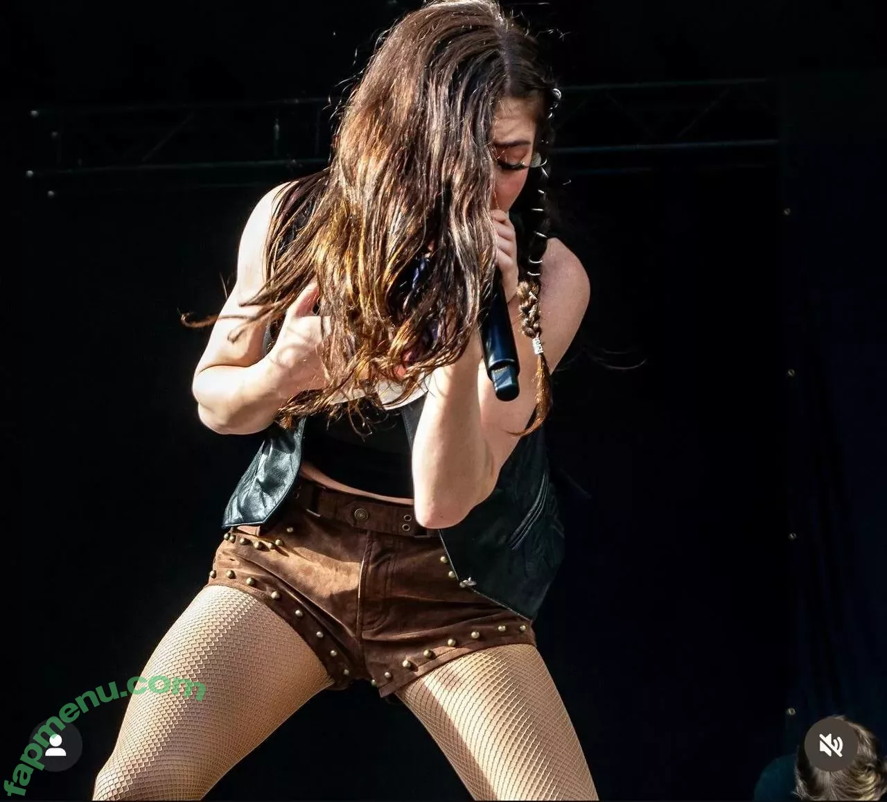 Chrissy Costanza nude photo #0395 (chrissycostanza)