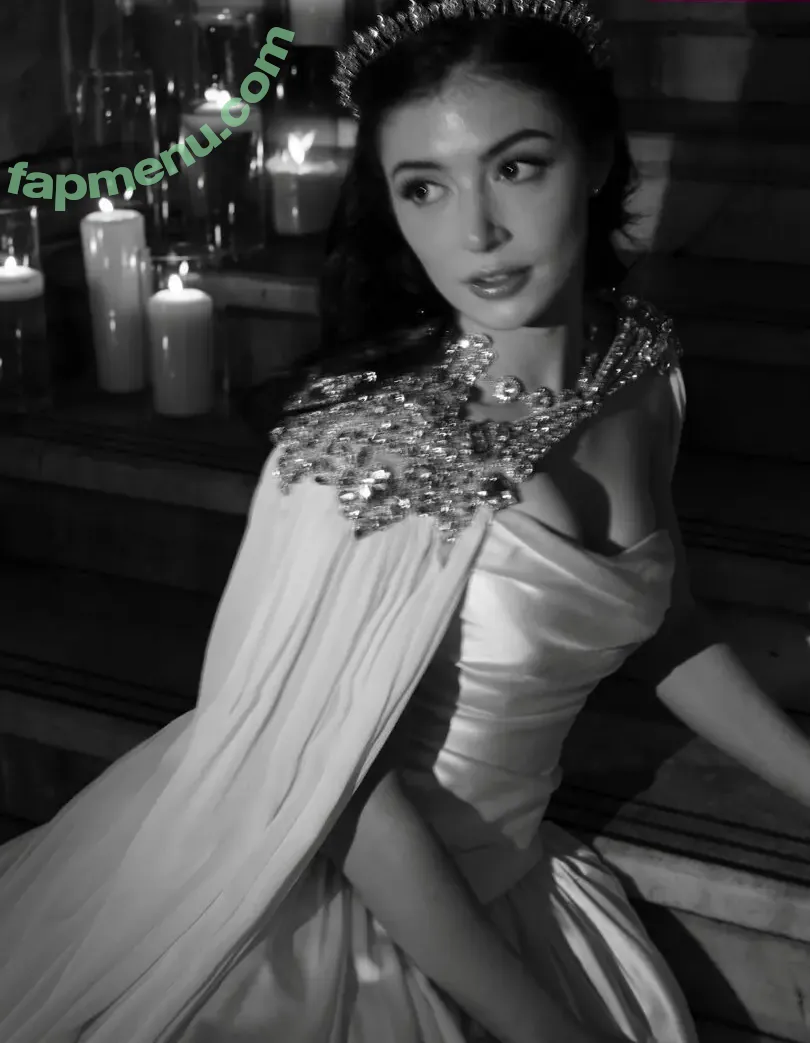 Chrissy Costanza nude photo #0598 (chrissycostanza)