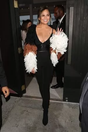 Chrissy Teigen / chrissyteigen nude photo #0016