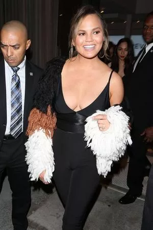 Chrissy Teigen / chrissyteigen nude photo #0018