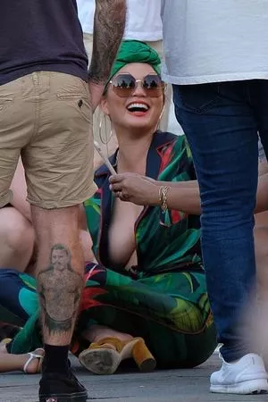 Chrissy Teigen / chrissyteigen nude photo #0027