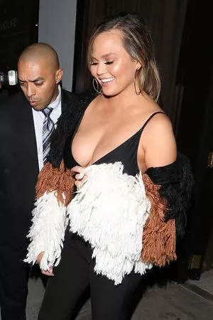 Chrissy Teigen / chrissyteigen nude photo #0032