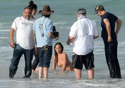 Chrissy Teigen / chrissyteigen nude photo #0120