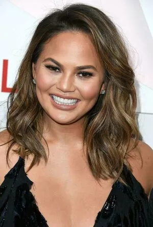 Chrissy Teigen / chrissyteigen nude photo #0218