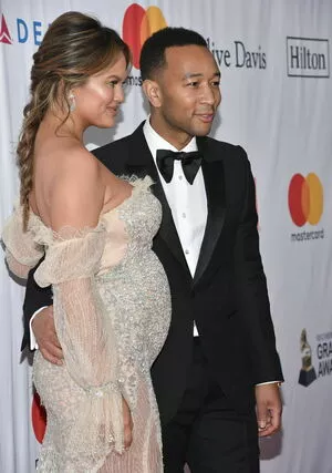 Chrissy Teigen / chrissyteigen nude photo #0234