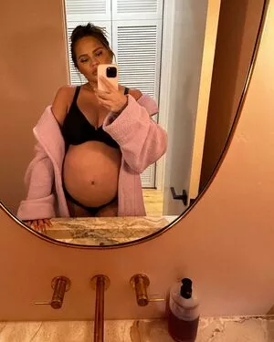 Chrissy Teigen / chrissyteigen nude photo #0361