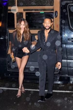 Chrissy Teigen / ChrissyTeigen nude photo #0622