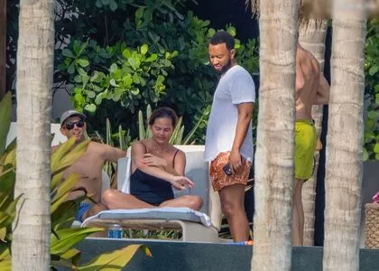 Chrissy Teigen / ChrissyTeigen nude photo #0638