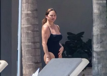 Chrissy Teigen / ChrissyTeigen nude photo #0646