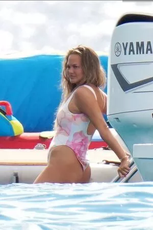 Chrissy Teigen / ChrissyTeigen nude photo #0666