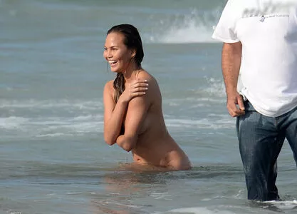 Chrissy Teigen / ChrissyTeigen nude photo #0730