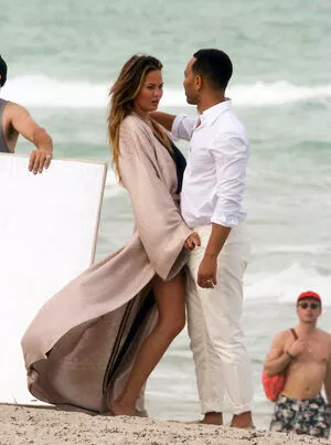 Chrissy Teigen / ChrissyTeigen nude photo #0738