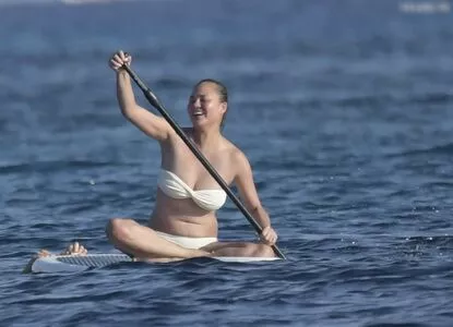 Chrissy Teigen / ChrissyTeigen nude photo #0799