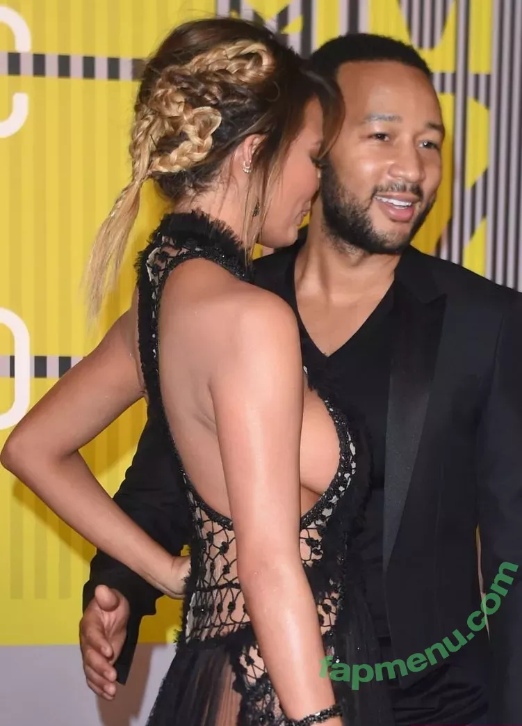 Chrissy Teigen nude photo #0015 (chrissyteigen)