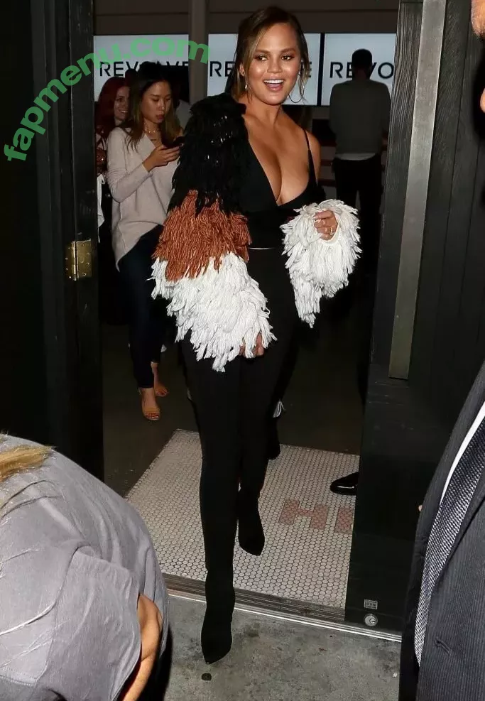 Chrissy Teigen nude photo #0021 (chrissyteigen)