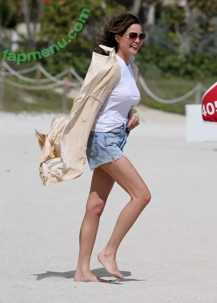 Chrissy Teigen nude photo #0033 (chrissyteigen)