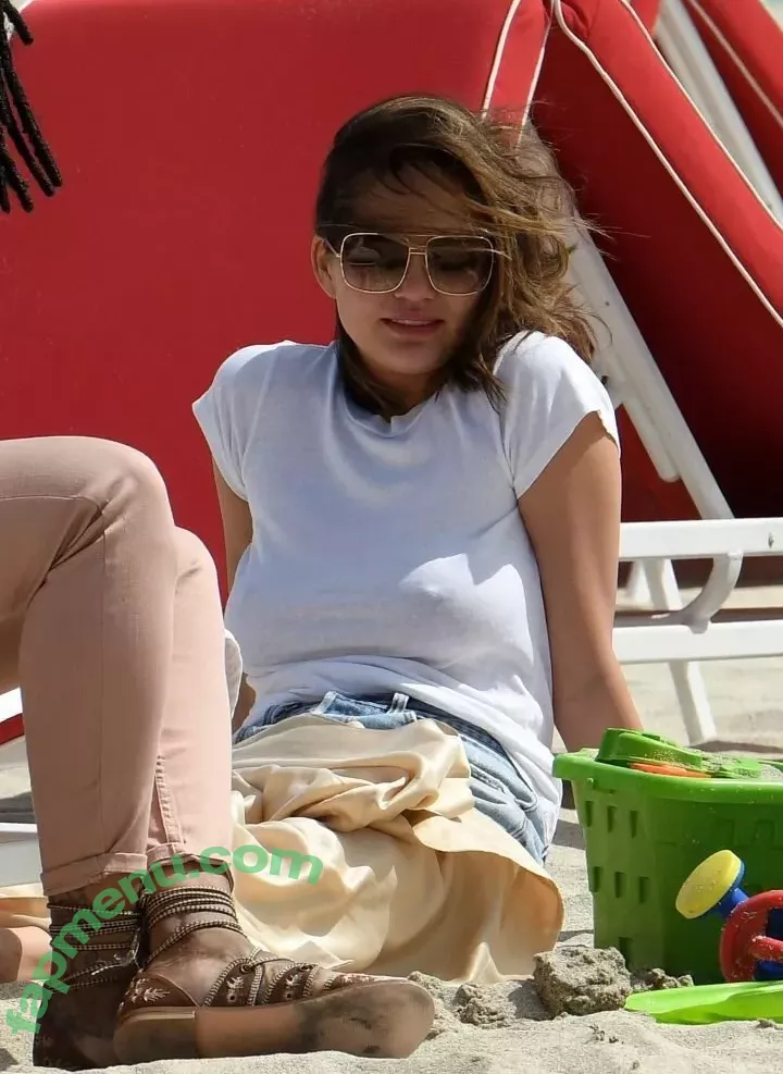 Chrissy Teigen nude photo #0056 (chrissyteigen)