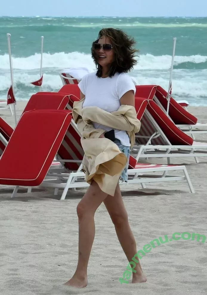 Chrissy Teigen nude photo #0059 (chrissyteigen)