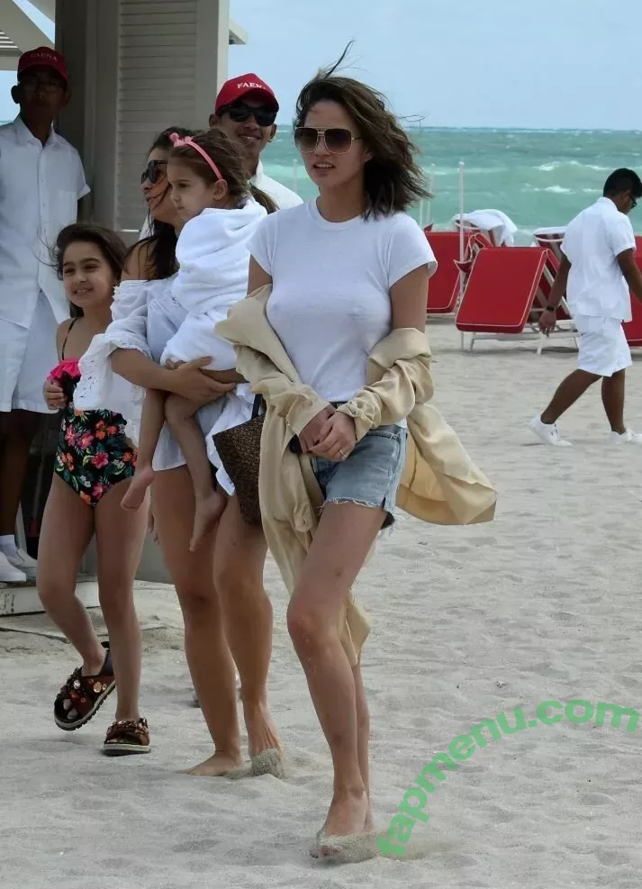 Chrissy Teigen nude photo #0061 (chrissyteigen)