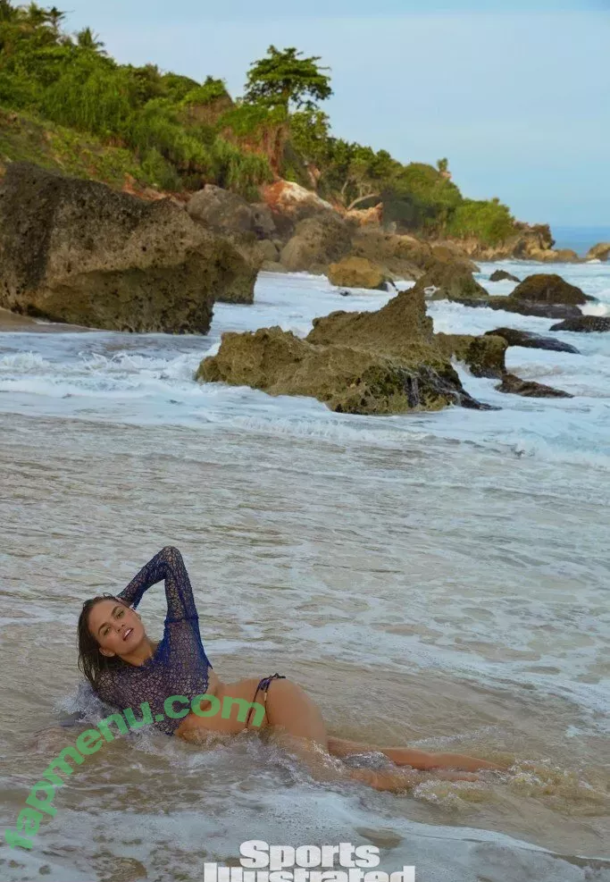 Chrissy Teigen nude photo #0064 (chrissyteigen)